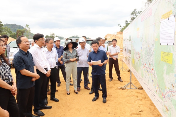 Đoàn công tác của Ủy ban Kinh tế Quốc hội khảo sát Dự án đường bộ cao tốc Vân Phong - Nha Trang
