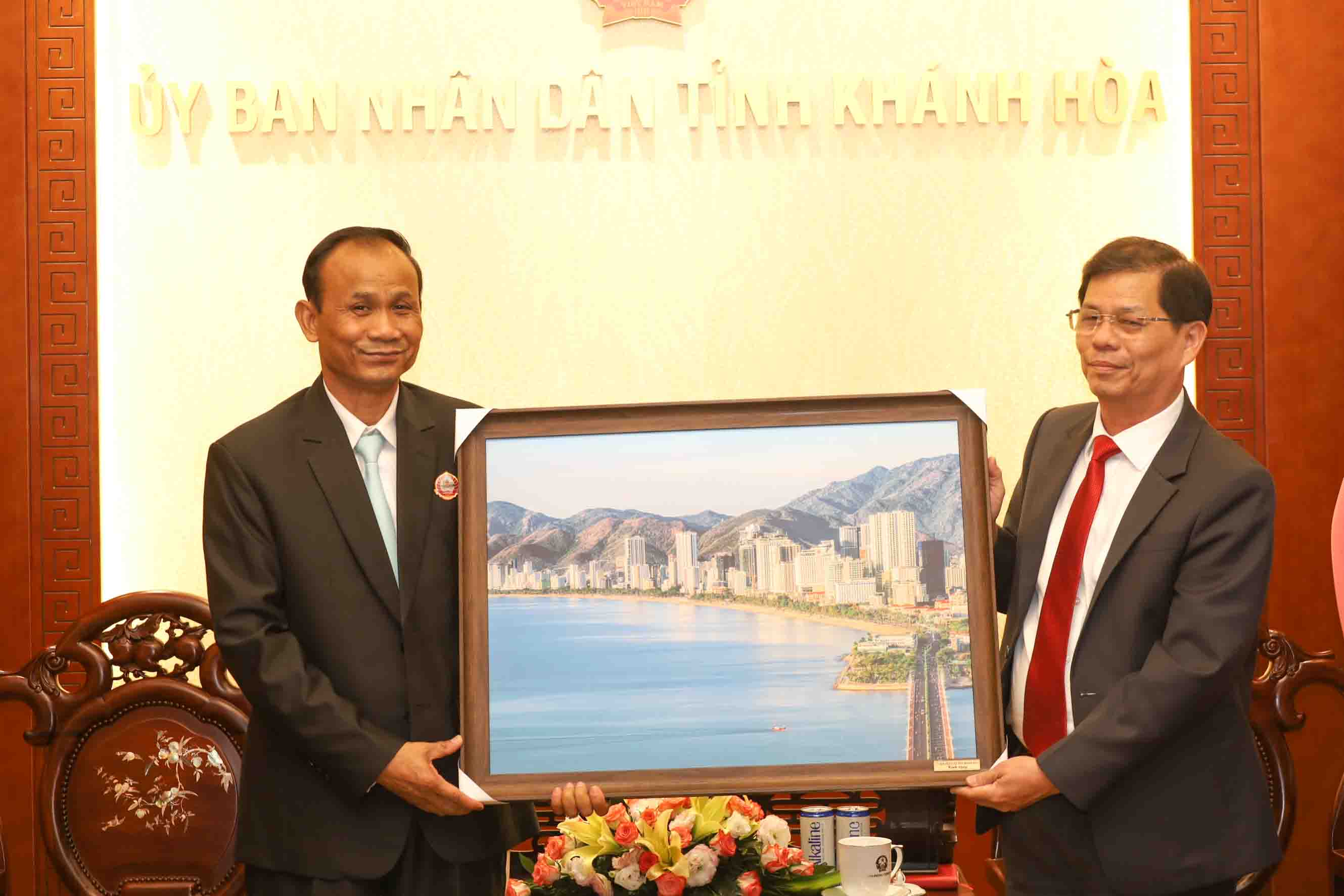 Lãnh đạo UBND tỉnh Khánh Hòa tiếp đoàn công tác của các tỉnh Stung Treng (Campuchia), Attapeu và Champasak (Lào)