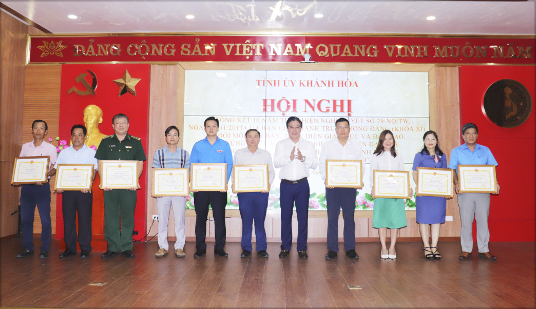 Tổng kết 10 năm thực hiện Nghị quyết 29 về đổi mới căn bản, toàn diện giáo dục và đào tạo