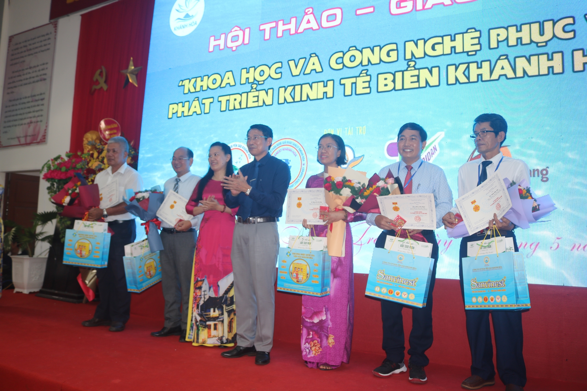 Chuỗi hội thảo chào mừng Ngày Khoa học và Công nghệ Việt Nam