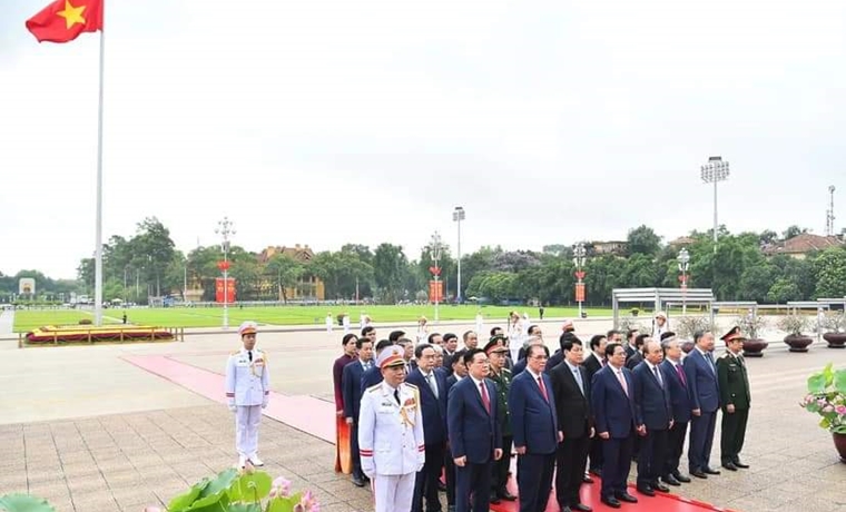  [Ảnh] Các đồng chí lãnh đạo Đảng, Nhà nước vào Lăng viếng Chủ tịch Hồ Chí Minh 