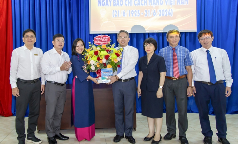 Bí thư Tỉnh ủy Nguyễn Hải Ninh thăm các cơ quan báo chí