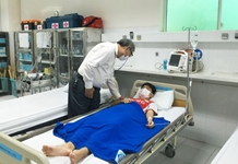Hơn 200 học sinh Trường iSchool Nha Trang nhập viện nghi bị ngộ độc thực phẩm