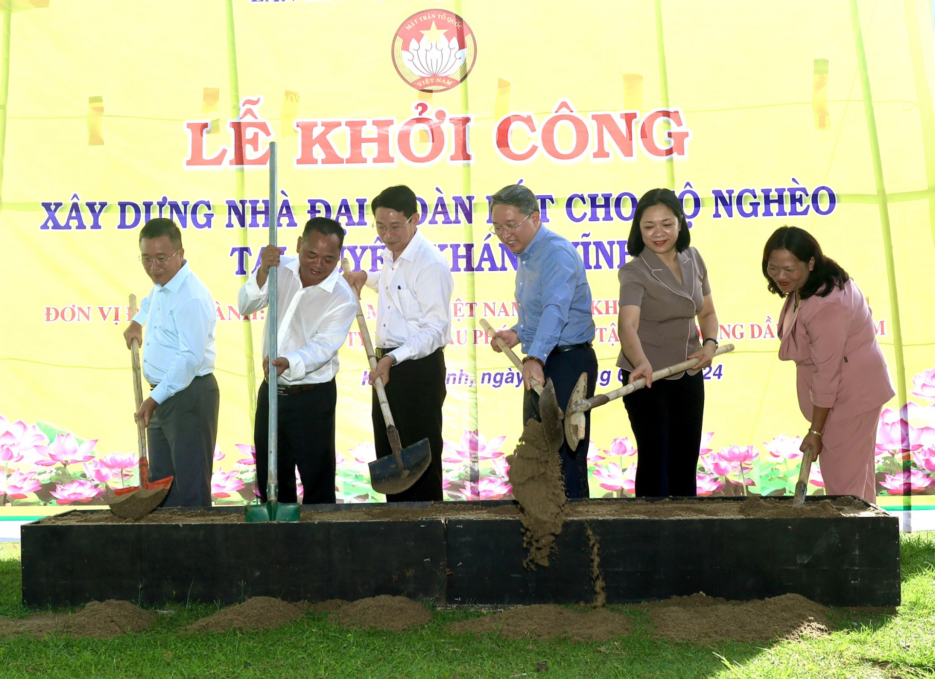 Khởi công xây dựng 100 căn nhà Đại đoàn kết cho hộ nghèo tại huyện Khánh Vĩnh