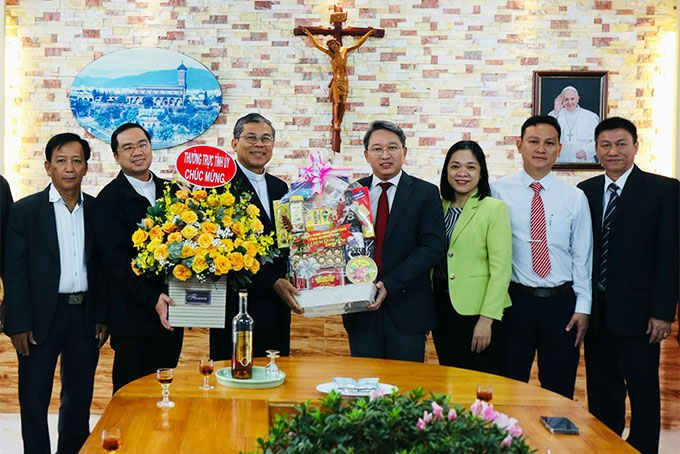 Bí thư Tỉnh ủy Nguyễn Hải Ninh thăm Giáo xứ Chánh tòa Nha Trang