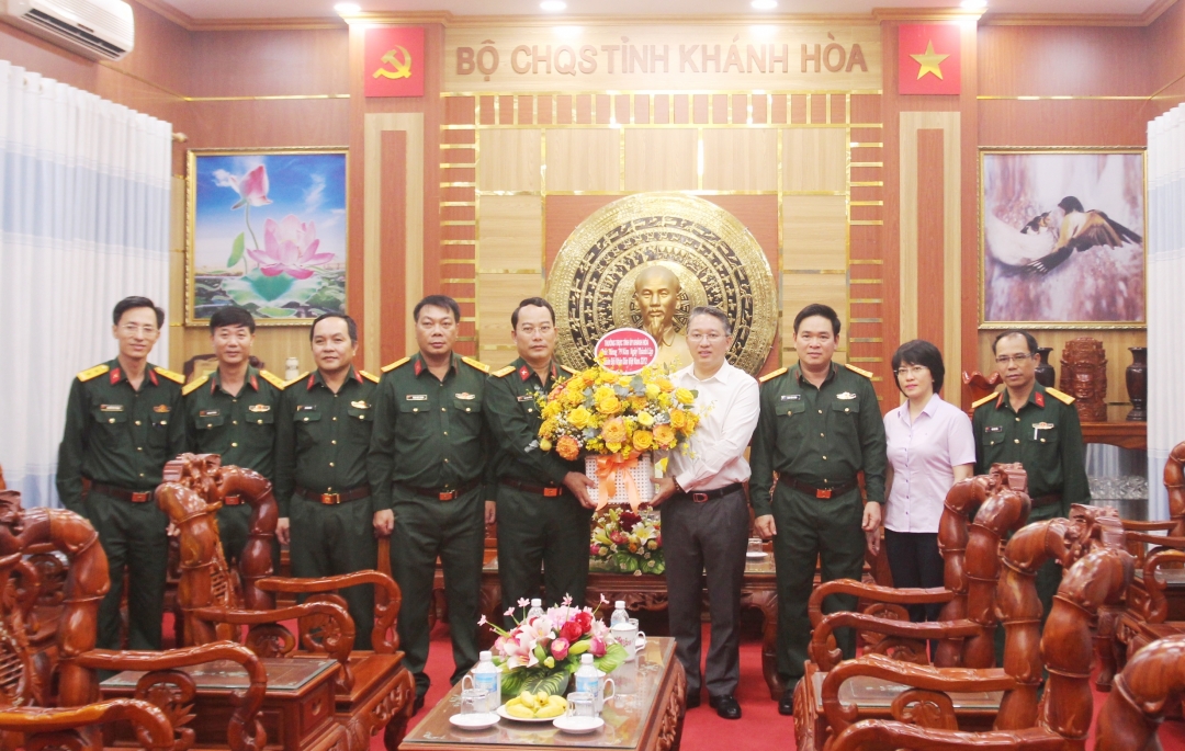 Bí thư Tỉnh ủy Nguyễn Hải Ninh thăm, chúc mừng cán bộ, chiến sĩ Bộ Chỉ huy Quân sự tỉnh