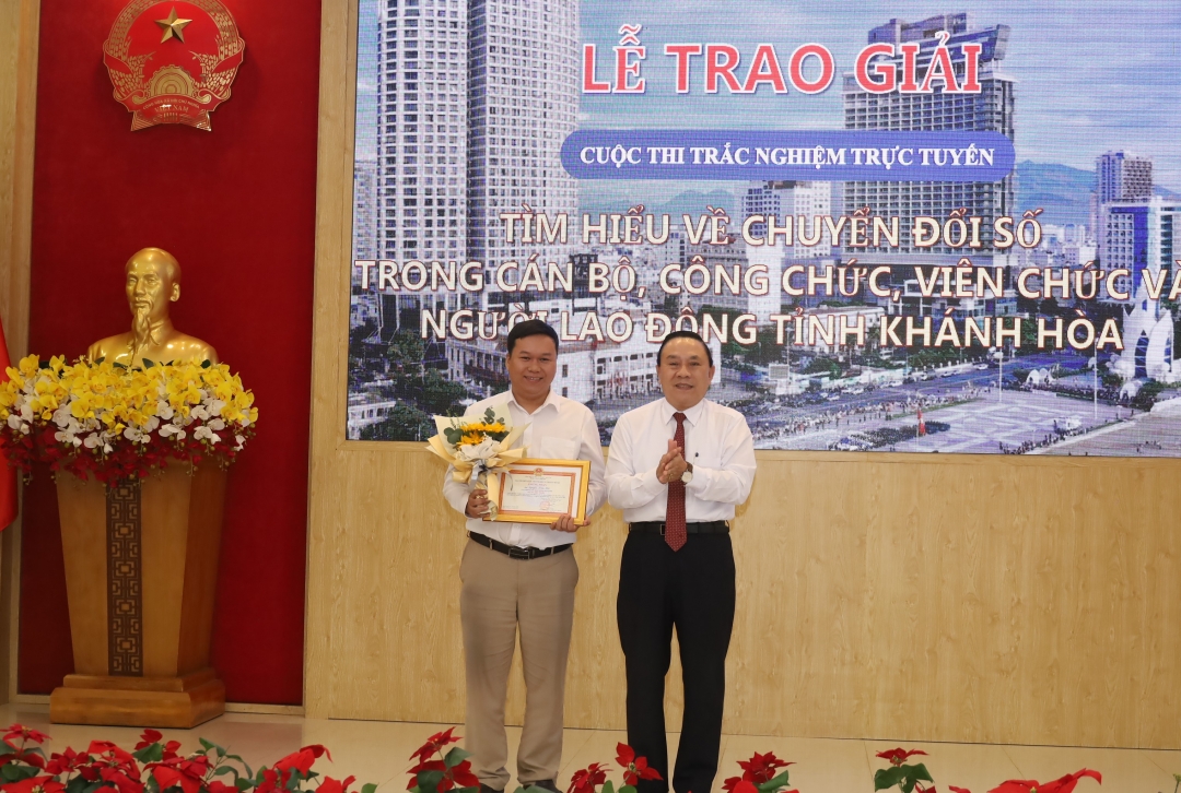 Trao giải cuộc thi trắc nghiệm trực tuyến về chuyển đổi số cho 16 thí sinh xuất sắc