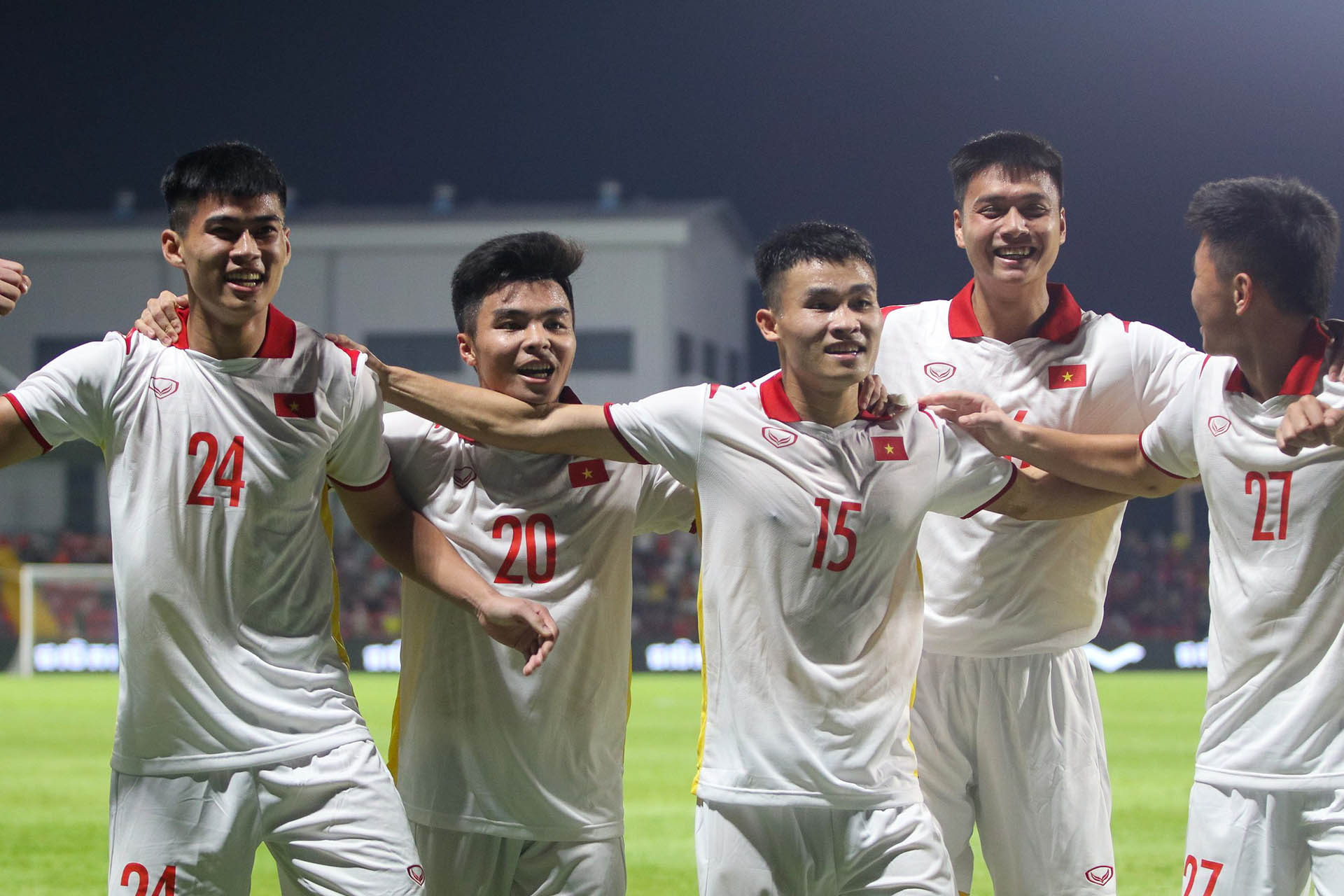 U23 Việt Nam đại thắng Singapore trong trận ra quân