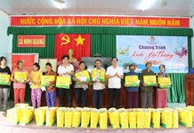 Tặng quà Tết cho 53 hộ gia đình có hoàn cảnh khó khăn tại thị xã Ninh Hòa