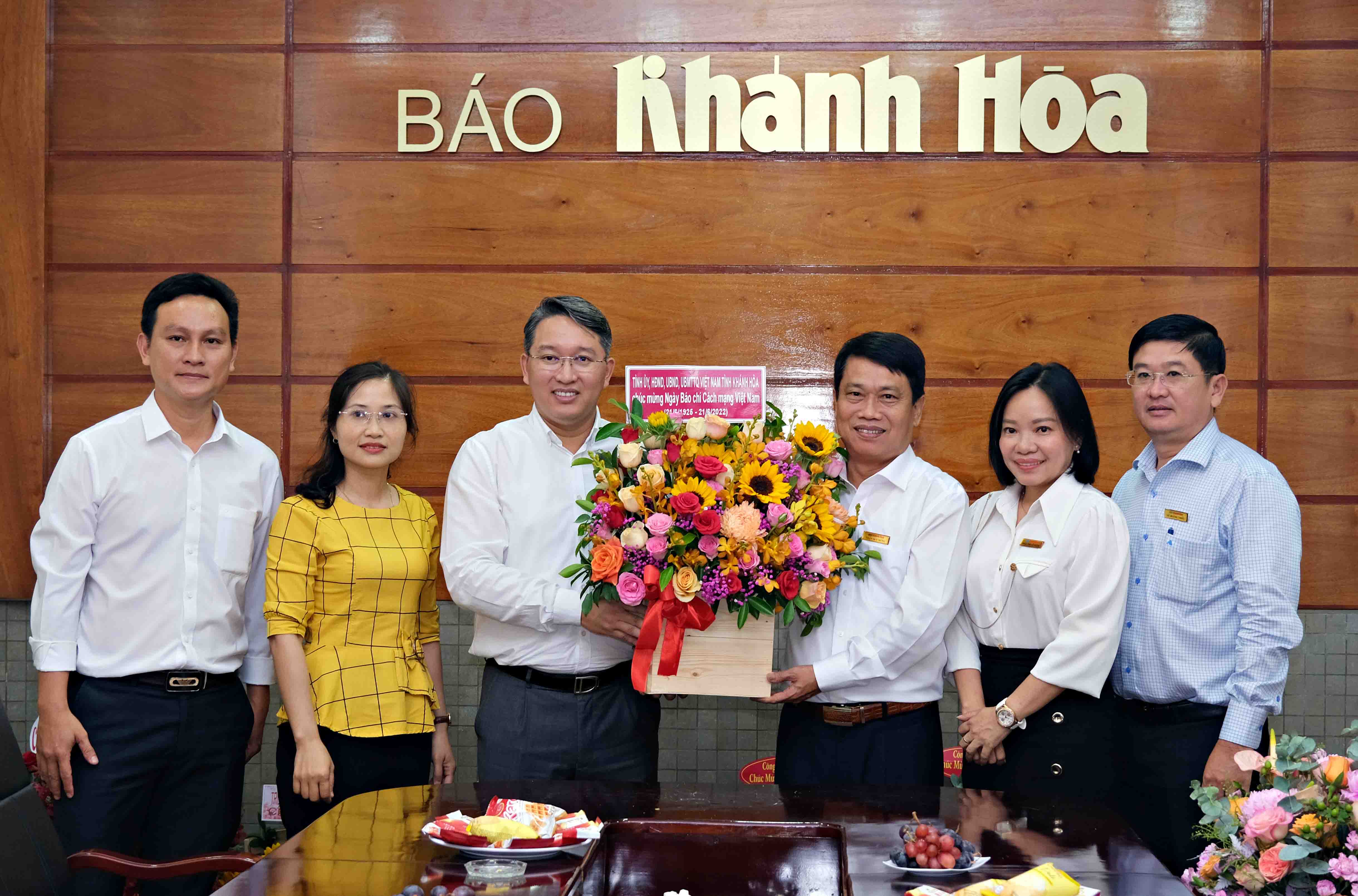 Bí thư Tỉnh ủy Nguyễn Hải Ninh thăm Báo Khánh Hòa, Đài Phát thanh và Truyền hình Khánh Hòa