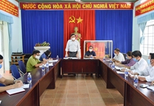Đồng chí Lê Hữu Thọ làm việc với Đảng ủy xã Liên Sang
