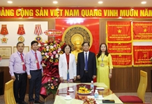 Chủ tịch UBND tỉnh Nguyễn Tấn Tuân thăm, chúc mừng Trường Chính trị tỉnh nhân kỷ niệm 75 năm xây dựng và phát triển nhà trường