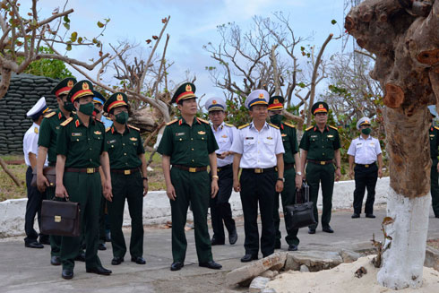 Đoàn công tác Bộ Quốc phòng kiểm tra, chúc Tết tại huyện đảo Trường Sa và nhà giàn DK1