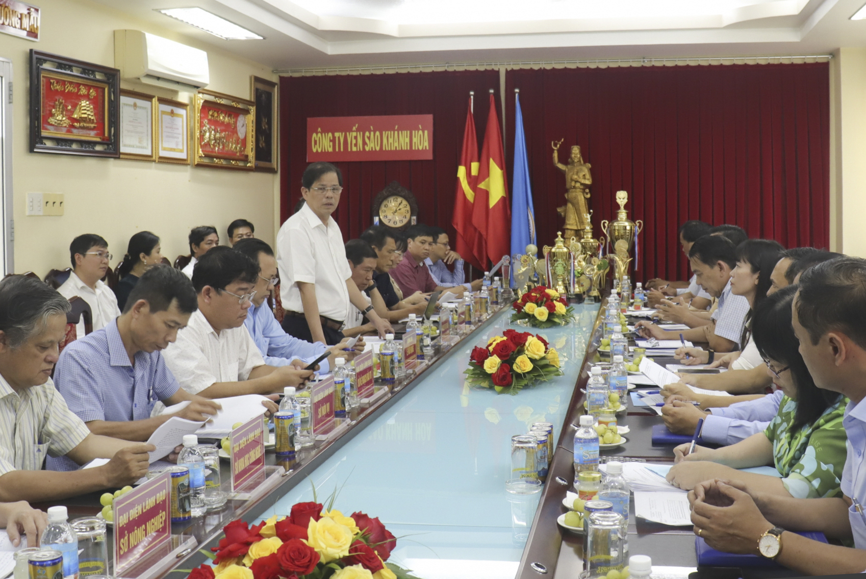 Chủ tịch UBND tỉnh Nguyễn Tấn Tuân làm việc với Công ty Yến sào Khánh Hòa