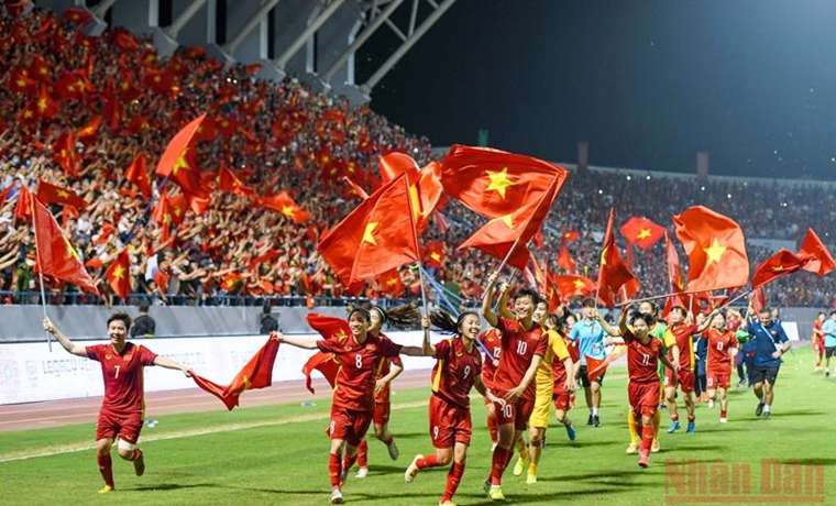 Chủ tịch nước Nguyễn Xuân Phúc biểu dương Đội tuyển bóng đá nữ Việt Nam