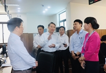 Bí thư Tỉnh ủy Nguyễn Hải Ninh kiểm tra hoạt động của Trung tâm Phục vụ hành chính công tỉnh