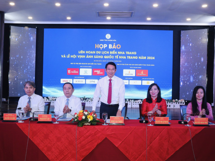 Họp báo giới thiệu Liên hoan Du lịch Biển Nha Trang và Lễ hội Vịnh ánh sáng quốc tế Nha Trang năm 2024