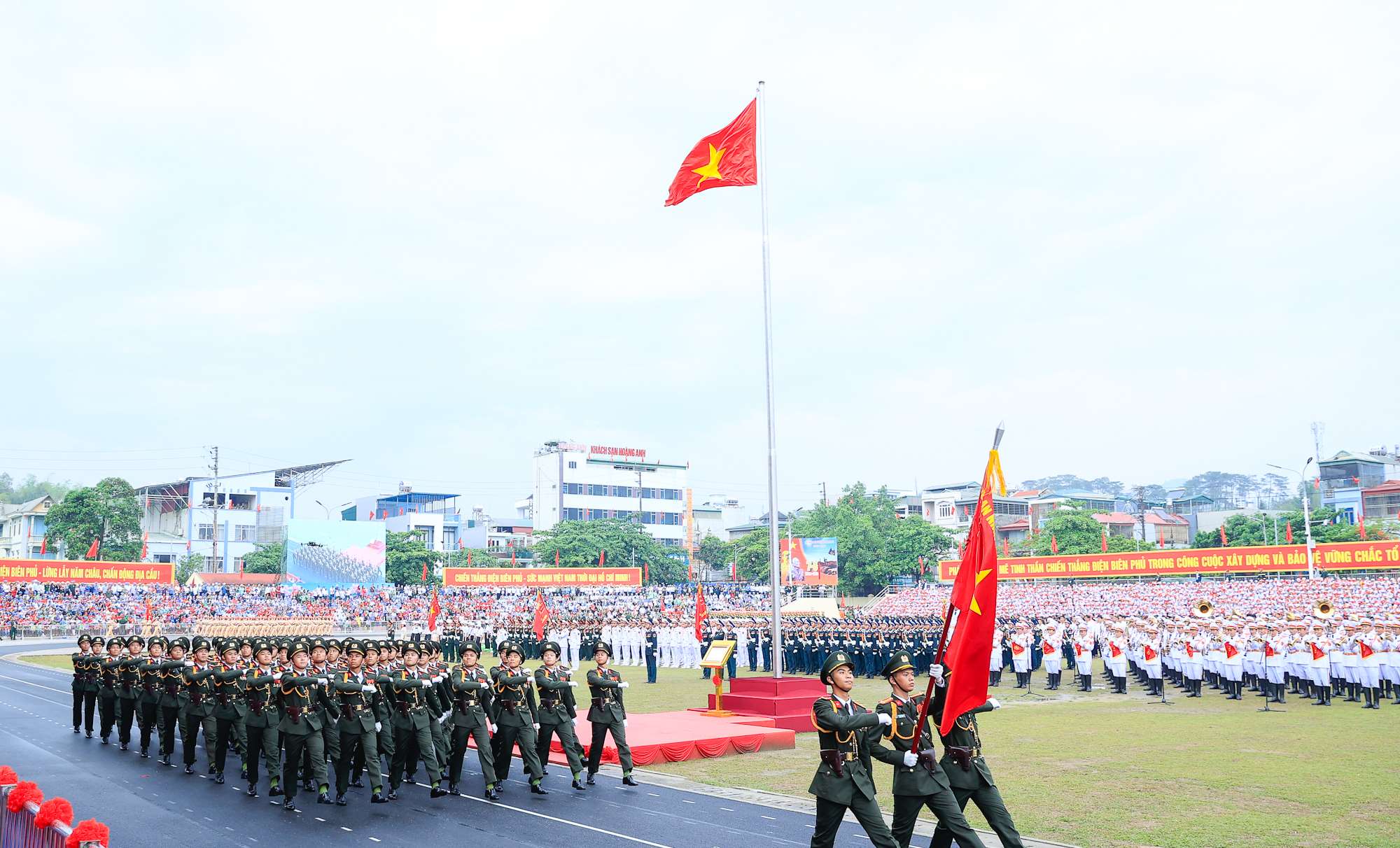 Tự hào truyền thống anh hùng, vẻ vang của Quân đội nhân dân Việt Nam