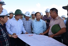 Thứ trưởng Bộ Giao thông vận tải Nguyễn Duy Lâm kiểm tra tiến độ Dự án Đường bộ cao tốc Vân Phong - Nha Trang