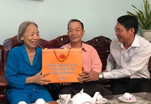 Ông Đinh Văn Thiệu thăm 5 gia đình chính sách tiêu biểu ở TP. Nha Trang