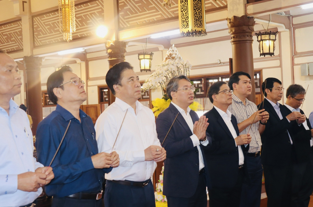 Lãnh đạo tỉnh Khánh Hòa dự lễ cầu siêu cho các nạn nhân tử vong vì dịch Covid-19