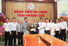 Phó Bí thư Thường trực Tỉnh ủy Nguyễn Khắc Toàn thăm, chúc mừng các cơ sở y tế
