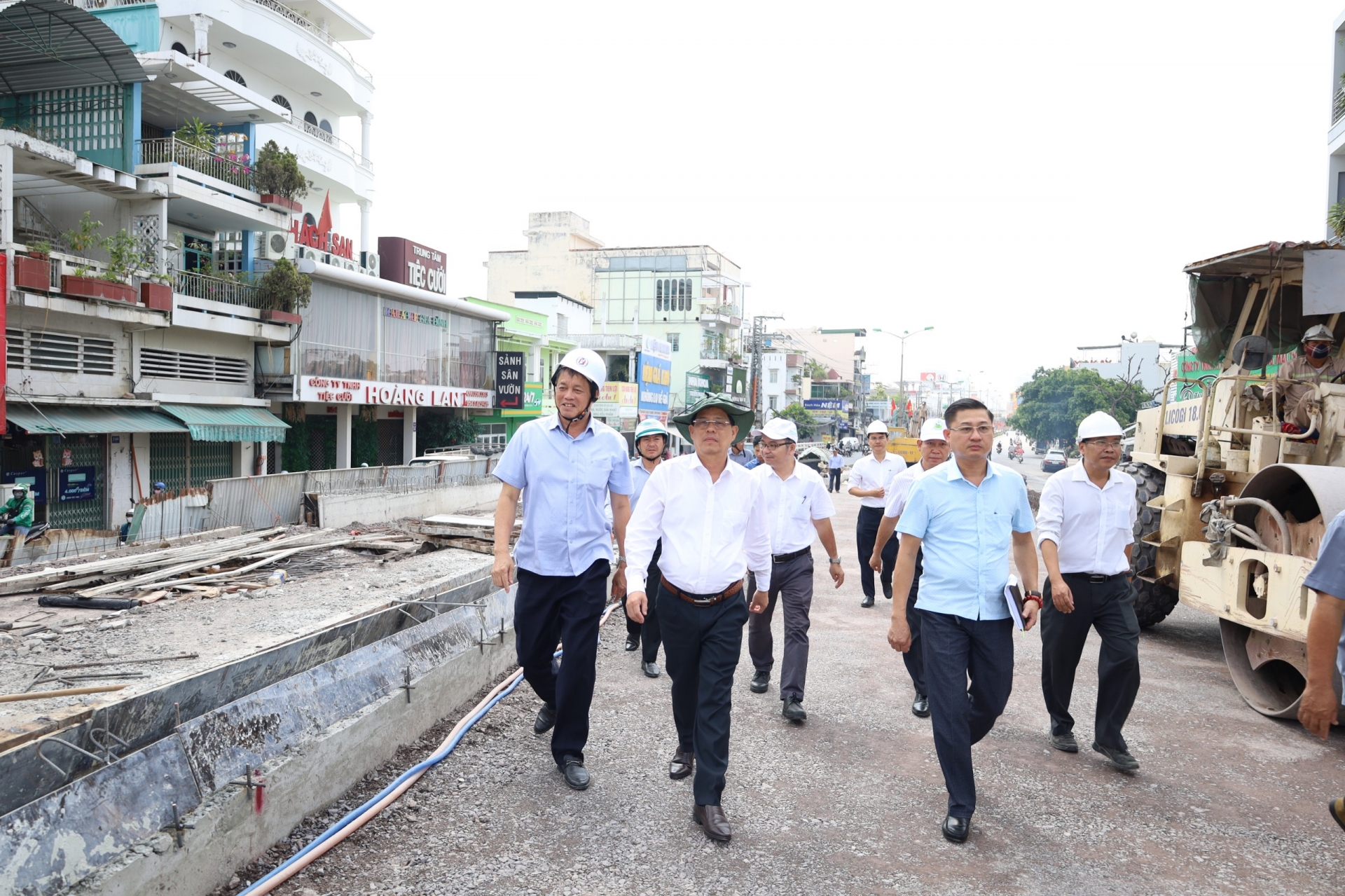 Chủ tịch UBND tỉnh Nguyễn Tấn Tuân kiểm tra tiến độ thi công dự án Nút giao thông Ngọc Hội