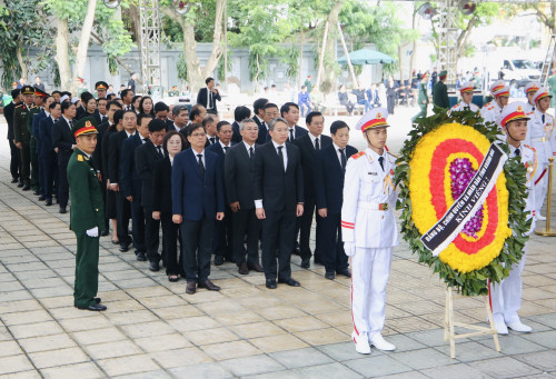 Đoàn lãnh đạo tỉnh Khánh Hòa viếng Tổng Bí thư Nguyễn Phú Trọng
