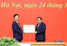         Trao Huy hiệu 55 năm tuổi Đảng tặng nguyên Thủ tướng Nguyễn Tấn Dũng    