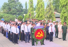 Lãnh đạo tỉnh dâng hương viếng Nghĩa trang liệt sĩ Hòn Dung