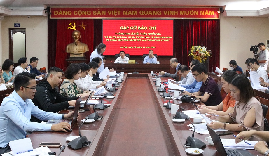 Làm rõ các nội hàm của hệ giá trị quốc gia, văn hóa, gia đình và chuẩn mực người Việt Nam thời kỳ mới