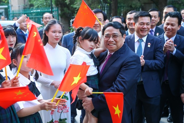  Thủ tướng Phạm Minh Chính thăm, nói chuyện với bà con cộng đồng người Việt Nam tại Trung Quốc 