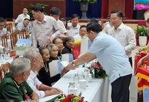 Chủ tịch Quốc hội gặp mặt người có công với cách mạnh tiêu biểu tỉnh Quảng Nam 