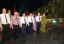 Lễ thắp nến tri ân các anh hùng liệt sĩ tại nghĩa trang liệt sĩ TP. Cam Ranh