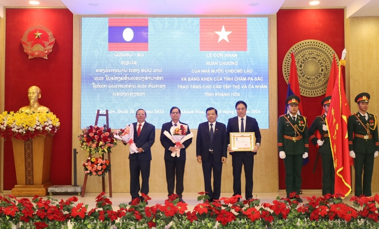Nước Cộng hòa Dân chủ nhân dân Lào: Tặng thưởng các huân chương cao quý cho tỉnh Khánh Hòa và lãnh đạo tỉnh