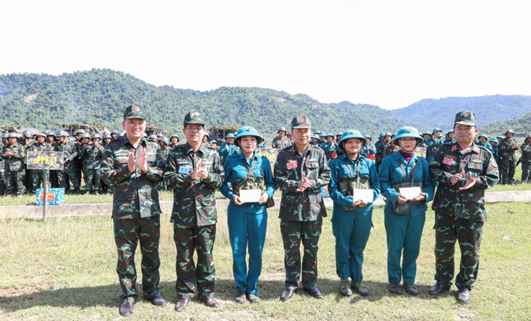 Thực binh bắn đạn thật trong diễn tập khu vực phòng thủ tỉnh Khánh Hòa năm 2023