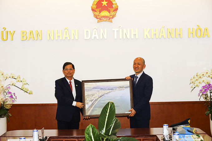 Chủ tịch UBND tỉnh Nguyễn Tấn Tuân tiếp Tổng Lãnh sự Hàn Quốc tại thành phố Hồ Chí Minh