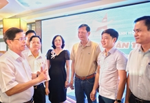 Chủ tịch UBND tỉnh Nguyễn Tấn Tuân dự chương trình cà phê Doanh nhân tháng 7